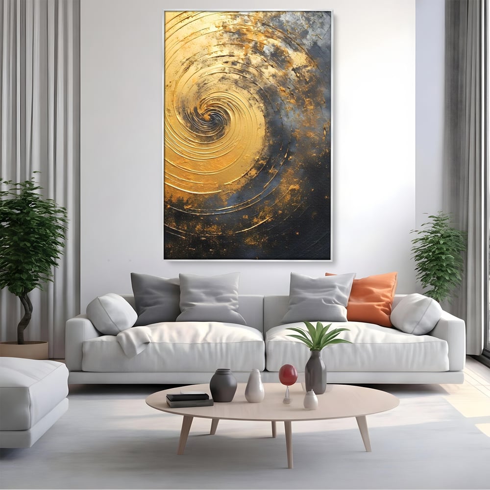 Tablou canvas cu pictura abstracta cu spirala aurie, in rama de aluminiu argintiu, pe perete intr-un living